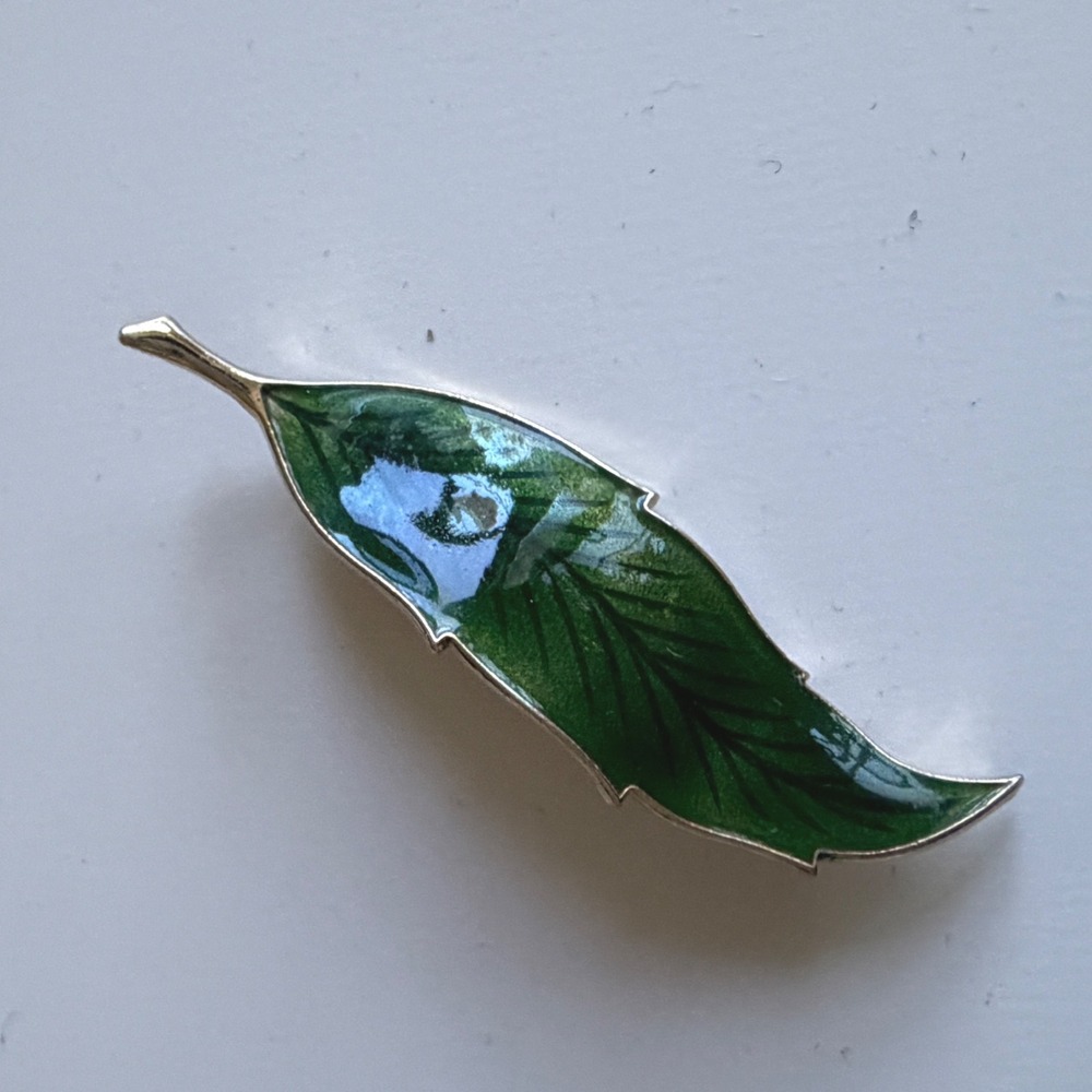 Vintage Green Enamel Leaf Brooch Gold Tone Botanical Nature Lapel Pin